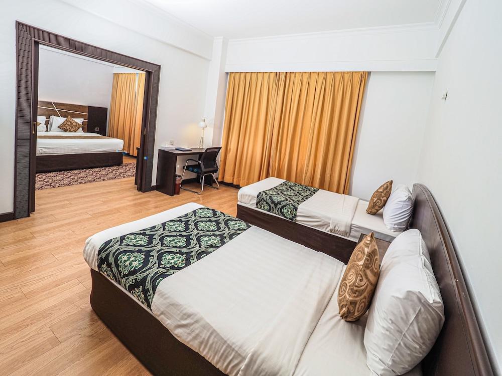 Regalpark Hotel Kuala Lumpur Esterno foto