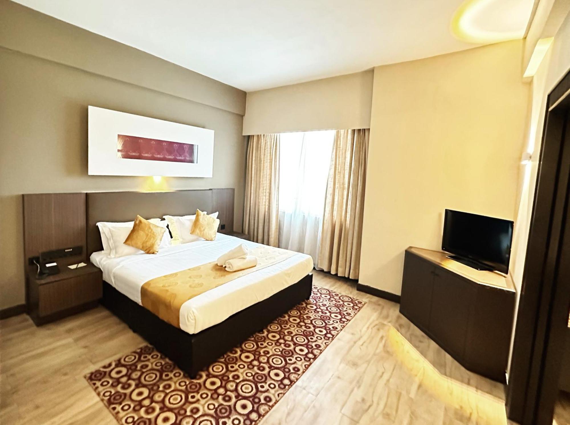 Regalpark Hotel Kuala Lumpur Esterno foto