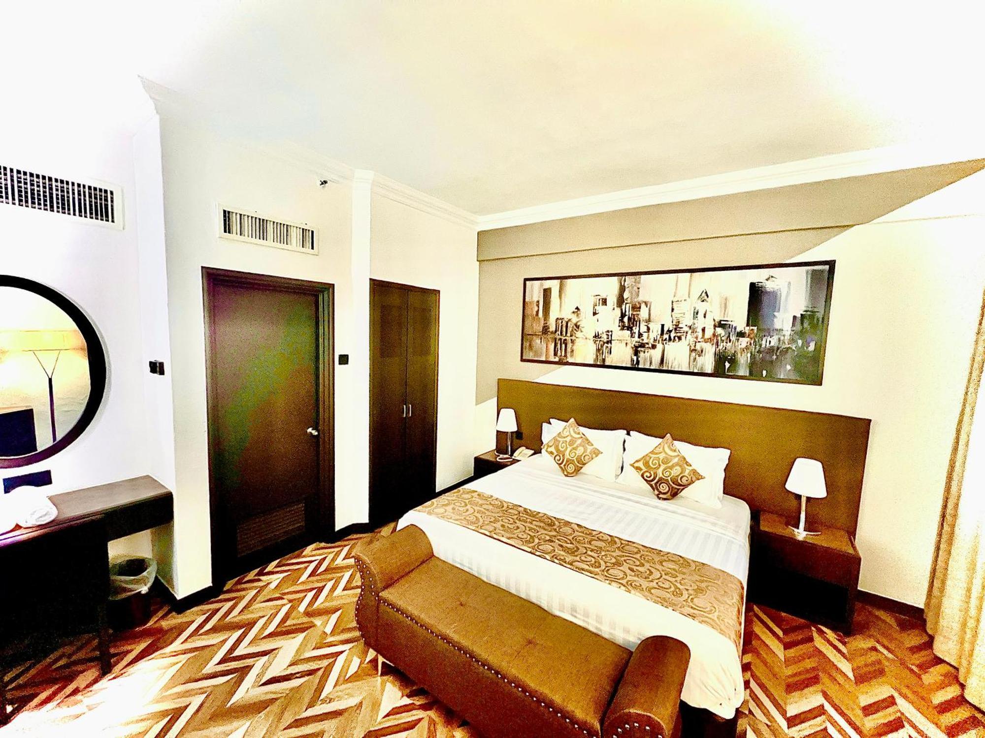 Regalpark Hotel Kuala Lumpur Esterno foto