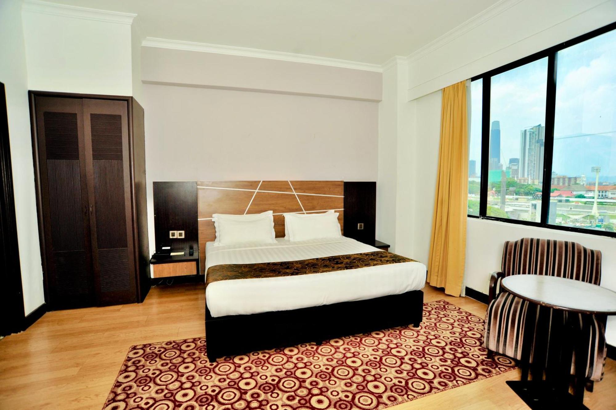 Regalpark Hotel Kuala Lumpur Esterno foto