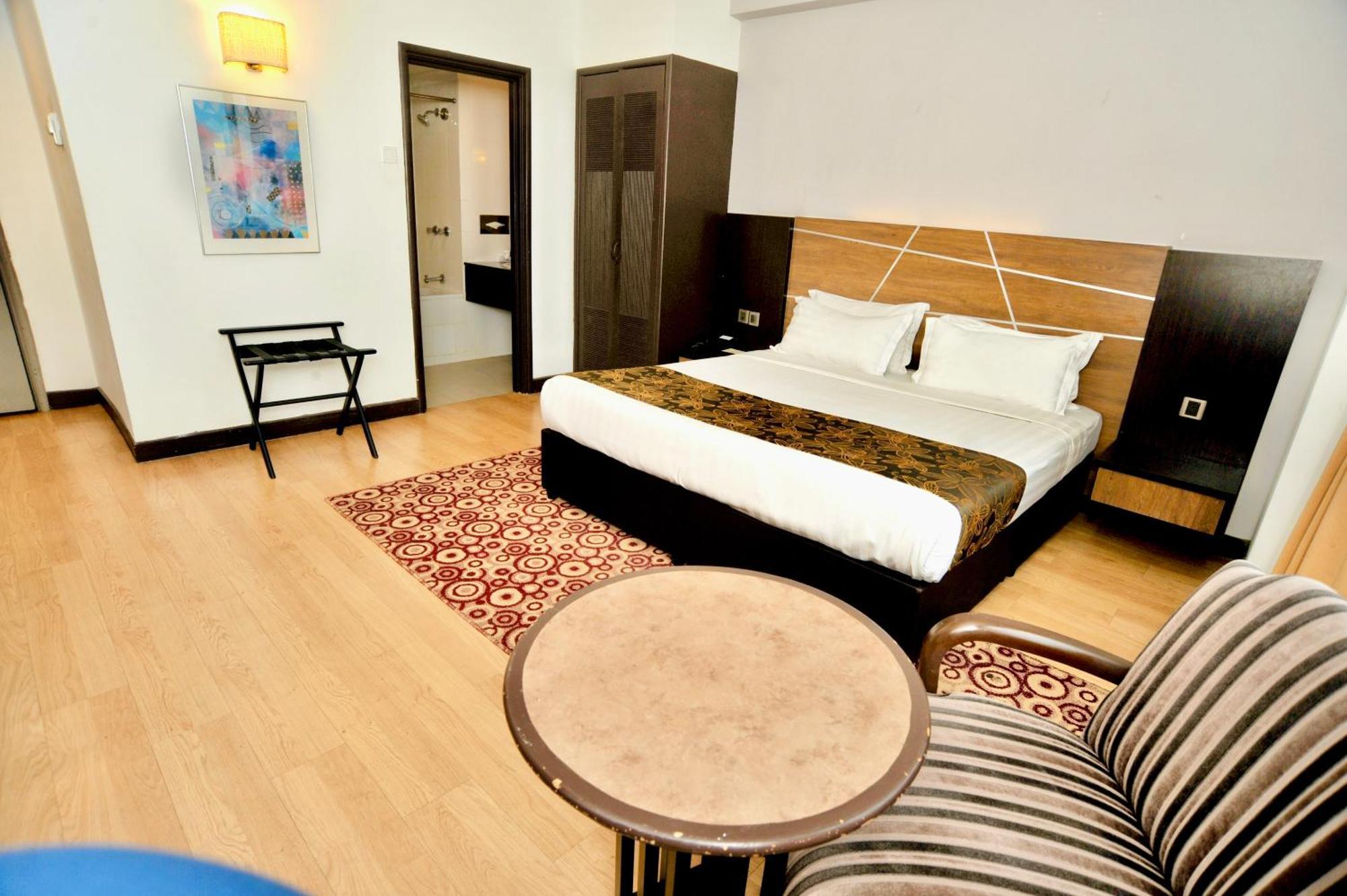 Regalpark Hotel Kuala Lumpur Esterno foto