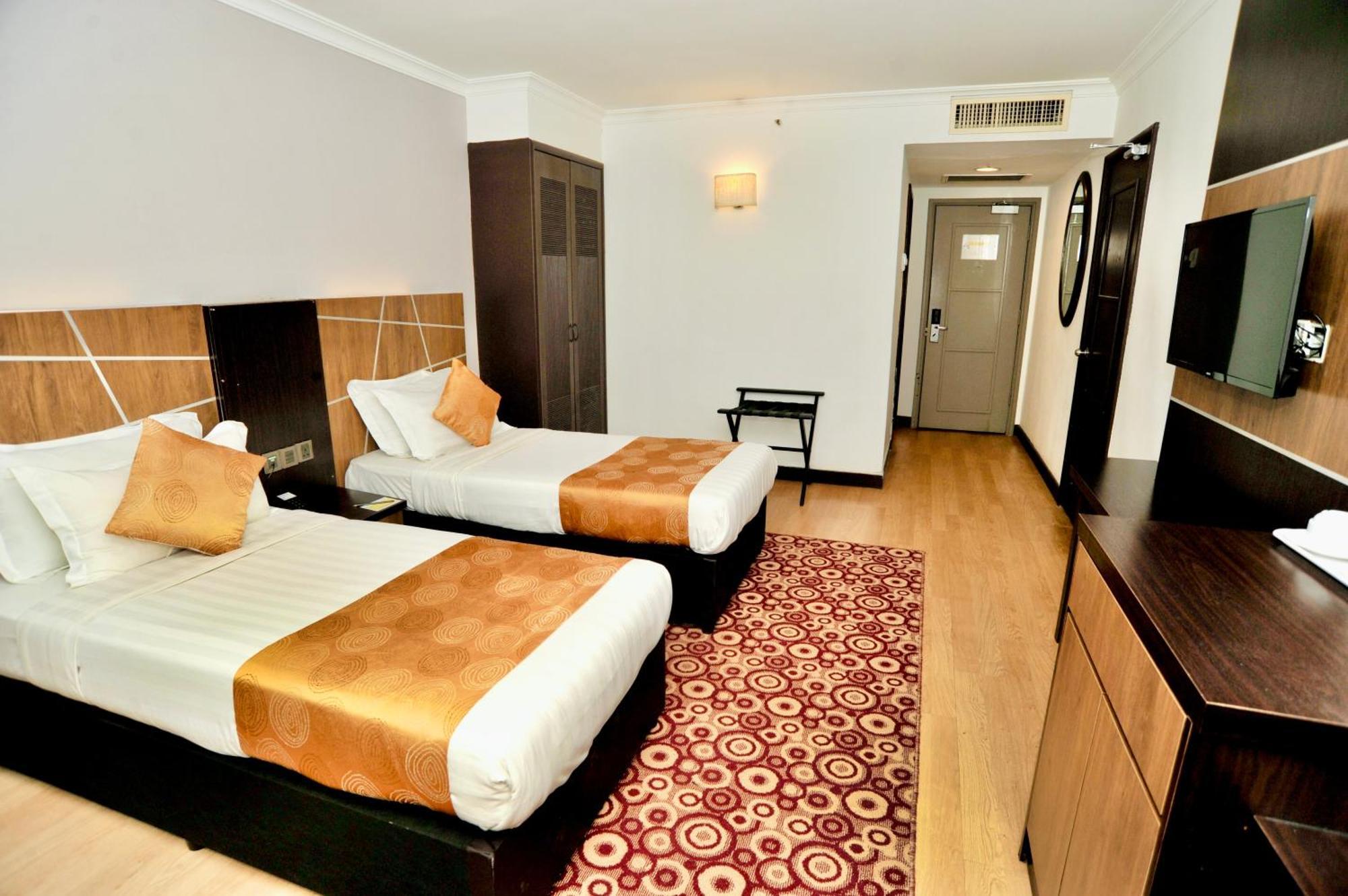 Regalpark Hotel Kuala Lumpur Esterno foto