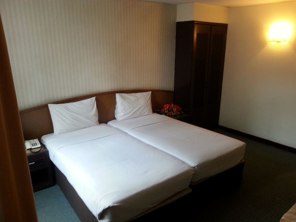 Regalpark Hotel Kuala Lumpur Esterno foto